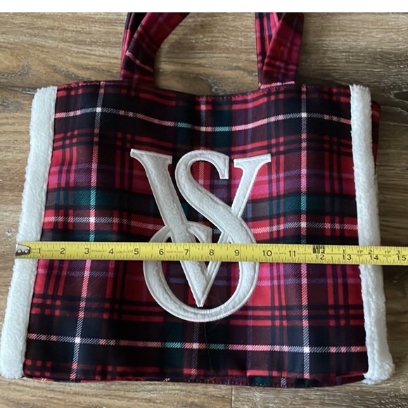 Victoria Secret Sleepwear. 2 Left. Medium Only with Weekender Bag n Charm Choice - Picture 10 of 14